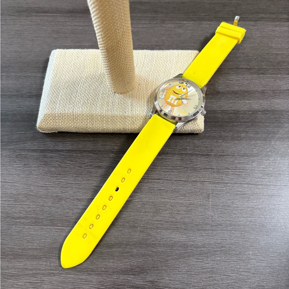 2008 Yellow M&Ms Collectable Watch - Picture 2 of 5